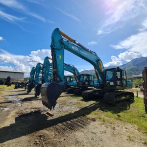 Excavadoras azules con detalles amarillos fuera de obra